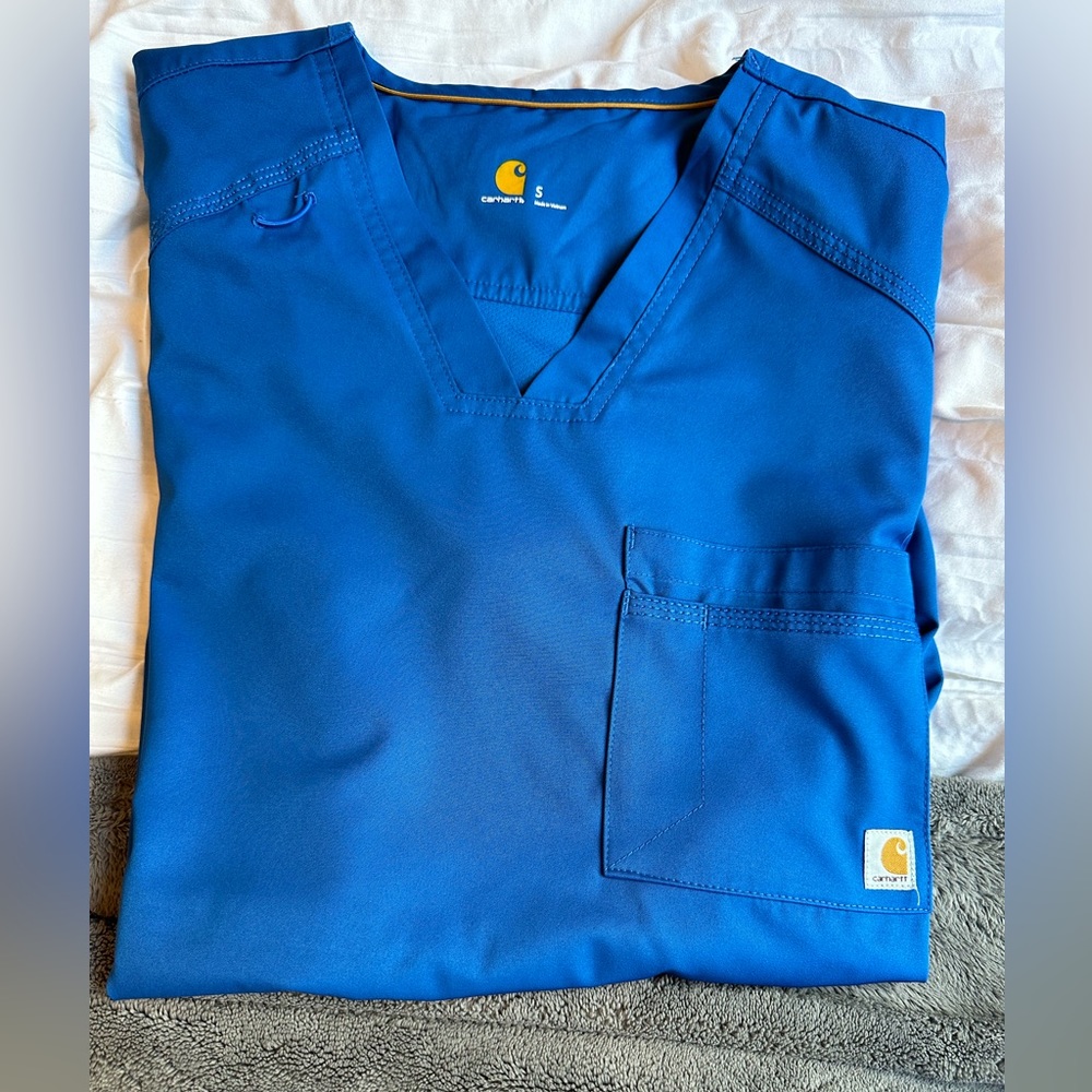 Men’s Carhartt scrub top